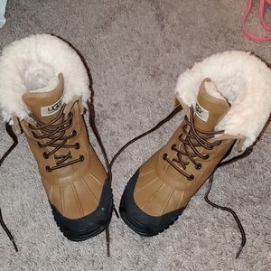 Woman's size 6 UGG BOOTS